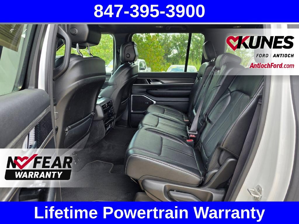 Used 2024 Jeep Wagoneer L Series II AWD/4WD image 26