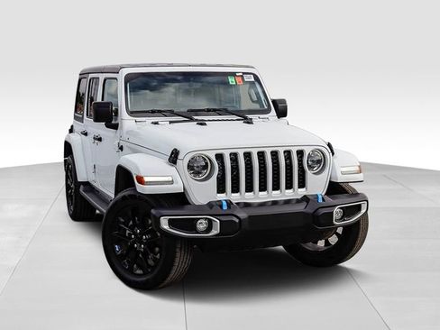 Used 2023 Jeep Wrangler Unlimited Sahara AWD/4WD image 2