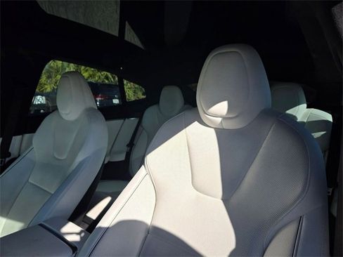 Used 2022 Tesla Model S Plaid image 13