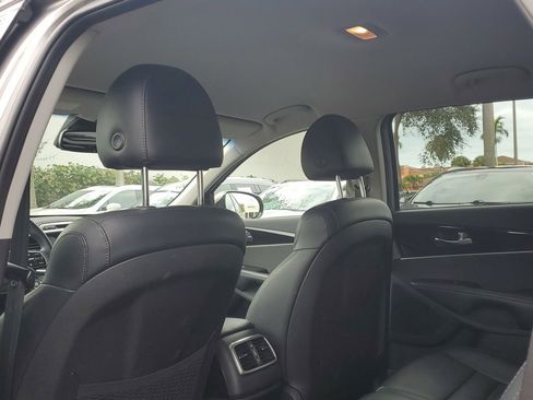 Used 2019 Kia Sorento EX image 14