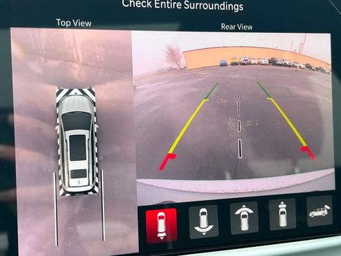 New 2026 Chrysler Pacifica Limited w/ Uconnect Theater Family Group image 18