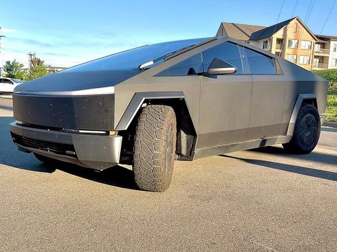 Used 2025 Tesla Cybertruck AWD Crew Cab image 10
