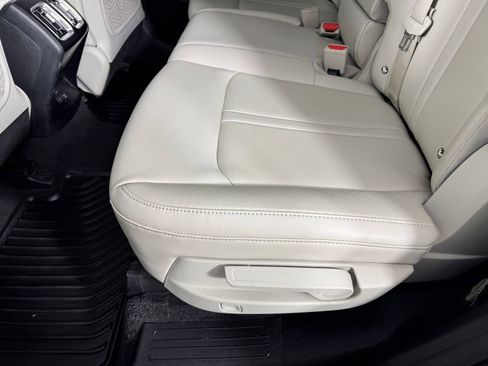 Used 2025 Kia Sorento S image 26