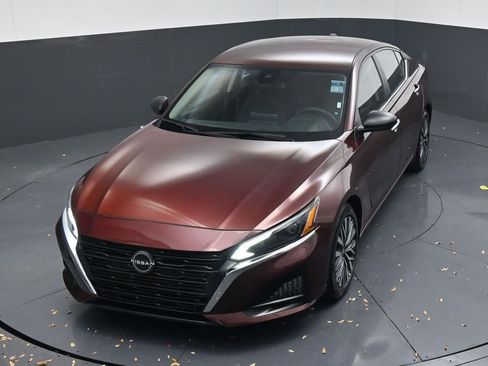 Used 2024 Nissan Altima 2.5 SV image 15