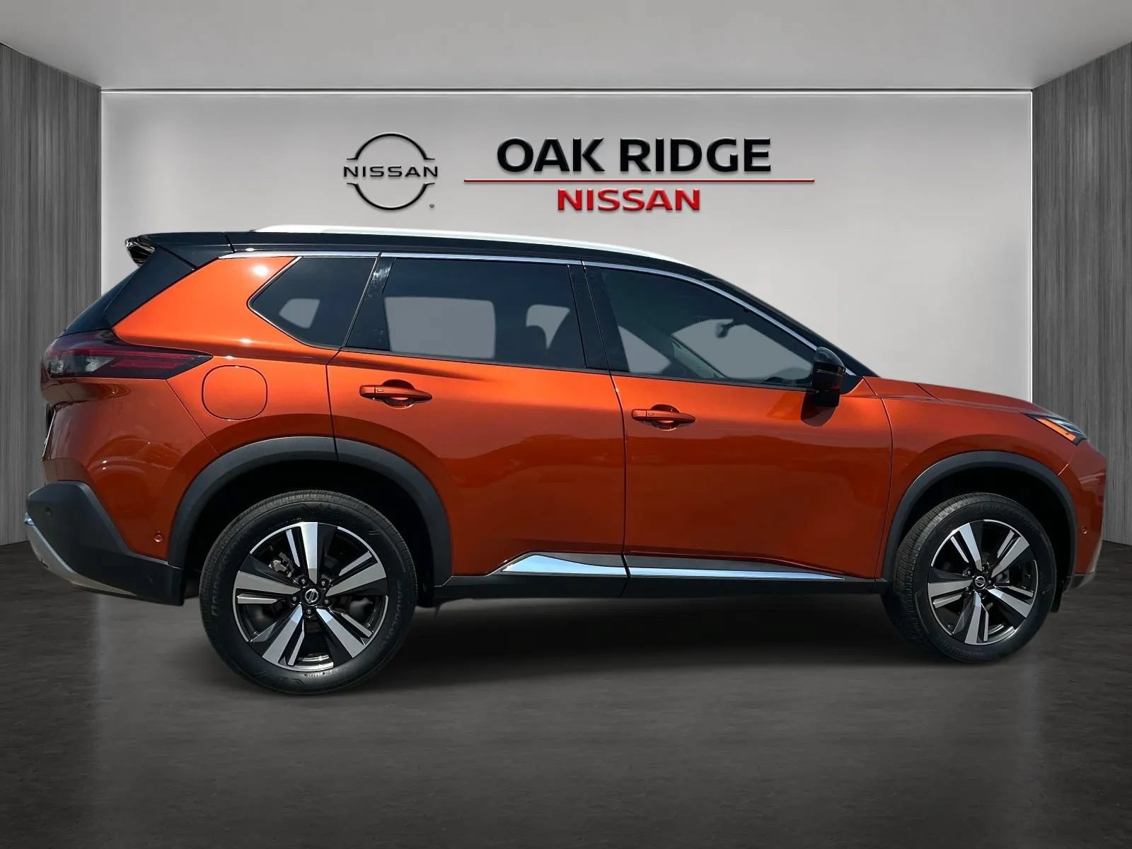 Used 2021 Nissan Rogue Platinum FWD image 2