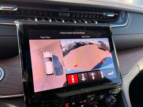 New 2025 Jeep Grand Cherokee Summit image 21