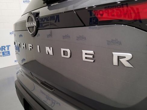 Used 2024 Nissan Pathfinder SV image 35