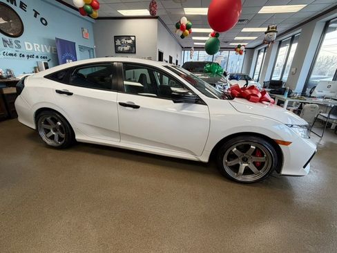 Used 2018 Honda Civic Si image 17