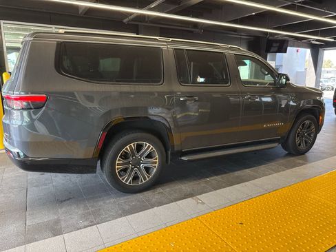 Used 2024 Jeep Wagoneer L Series II RWD image 10