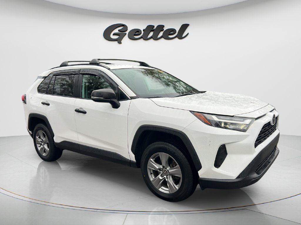 Used 2024 Toyota RAV4 XLE AWD/4WD image 3