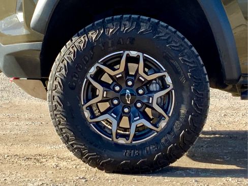 Certified 2025 Chevrolet Colorado ZR2 w/ Technology Package image 17