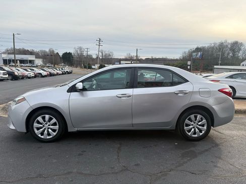 Used 2015 Toyota Corolla LE image 4