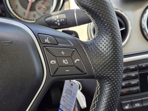 Used 2015 Mercedes-Benz GLA 250 4MATIC image 29