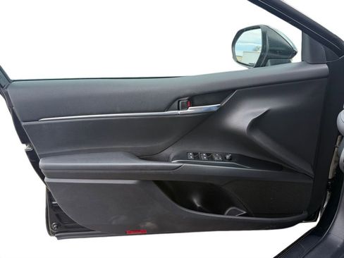 Used 2020 Toyota Camry SE image 17