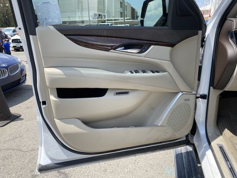 Used 2017 Cadillac Escalade ESV Premium Luxury RWD image 14
