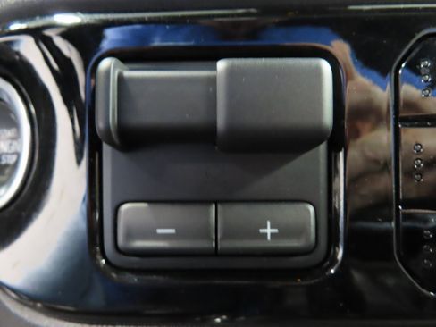 Used 2023 Chevrolet Silverado 1500 ZR2 w/ Technology Package image 67