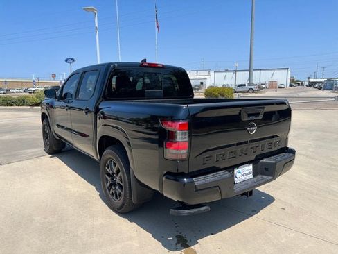 Used 2026 Nissan Frontier SV w/ Tow Package RWD image 3
