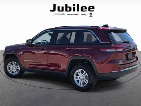 Used 2024 Jeep Grand Cherokee Laredo image 4