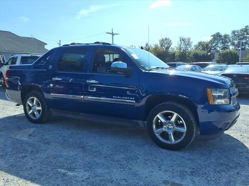Used 2013 Chevrolet Avalanche LTZ image 4