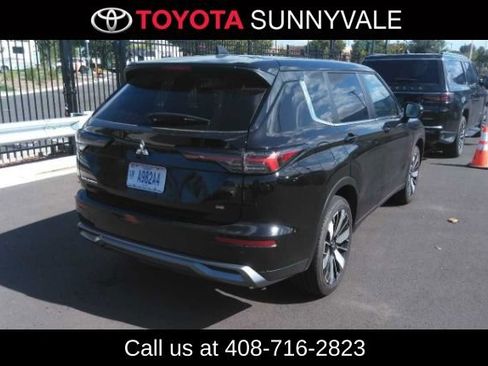 Used 2025 Mitsubishi Outlander SE FWD image 2