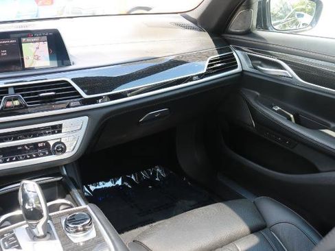 Used 2019 BMW 750i xDrive AWD/4WD image 27