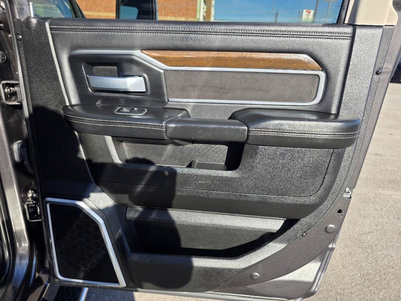 Used 2024 RAM 3500 Laramie AWD/4WD image 21