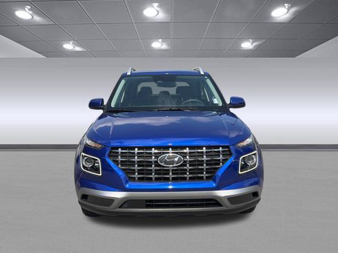 Certified 2025 Hyundai Venue Limited FWD image 4