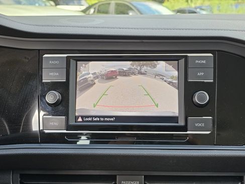 Used 2022 Volkswagen Jetta SE FWD image 19
