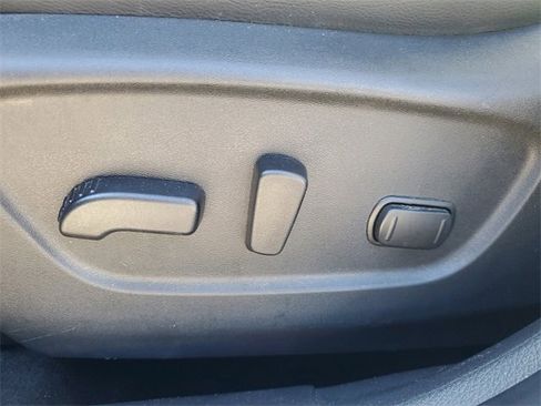 Used 2018 Nissan Rogue SL w/ Premium Package image 19