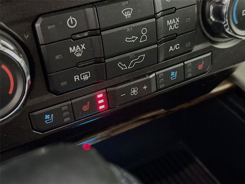 Used 2019 Ford F150 Lariat image 32