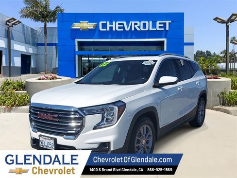 Used 2022 GMC Terrain SLT image 2
