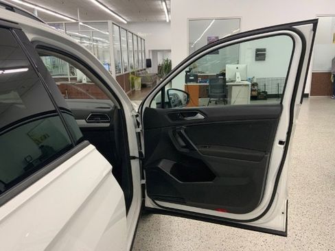 Used 2019 Volkswagen Tiguan S image 28