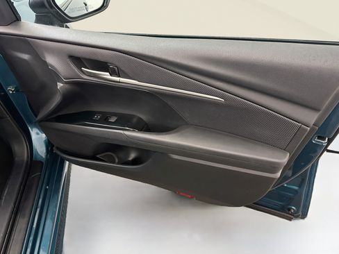 Used 2025 Toyota Camry SE FWD image 32