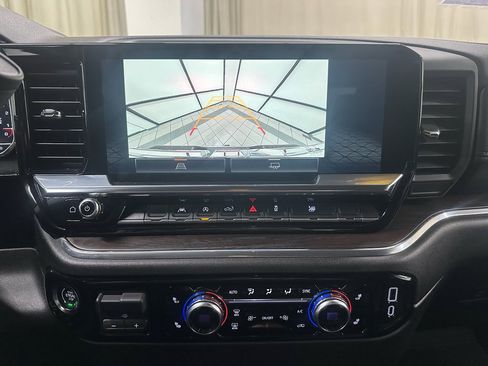 Certified 2025 GMC Sierra 1500 SLT image 31