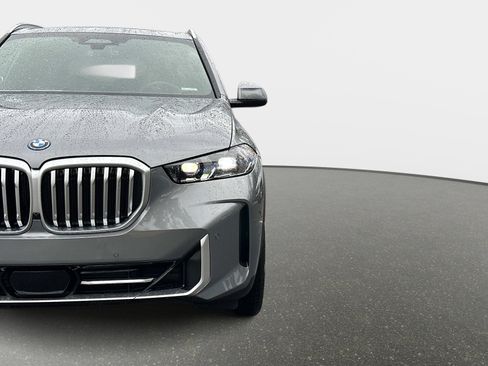 New 2026 BMW X5 xDrive50e image 9