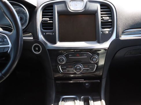Used 2015 Chrysler 300 Limited RWD image 8