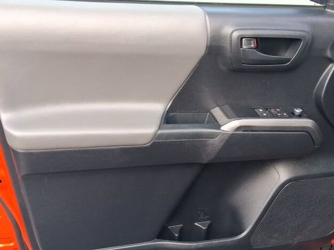 Used 2018 Toyota Tacoma SR5 image 30