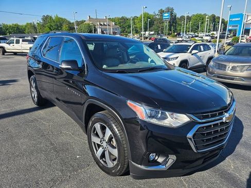 Used 2020 Chevrolet Traverse LT w/ LT Premium Package FWD image 1