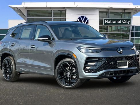 New 2026 Volkswagen Tiguan SE R-Line FWD image 2