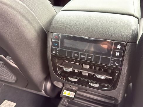 New 2026 Jeep Grand Cherokee L Limited w/ Luxury Tech Group II AWD/4WD image 19