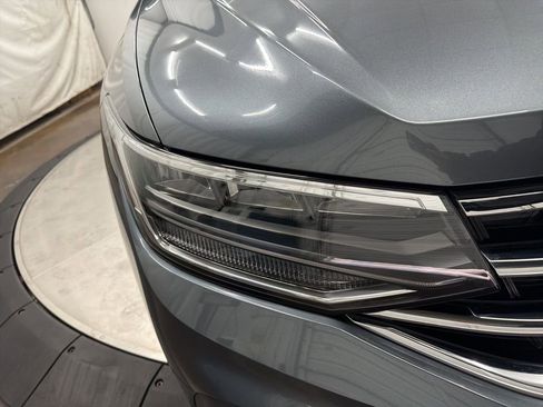 Used 2024 Volkswagen Tiguan SE w/ Panoramic Sunroof Package image 10