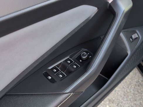 Used 2025 Volkswagen Jetta SE FWD image 16
