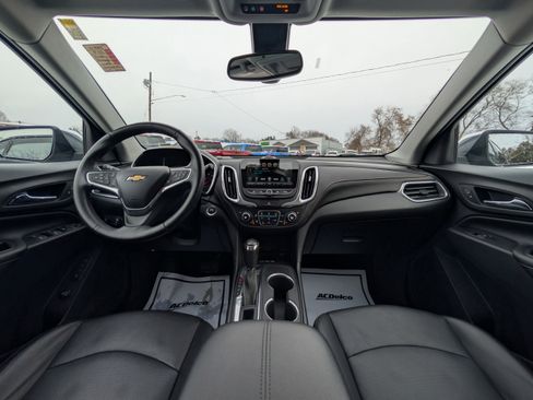 Used 2018 Chevrolet Equinox Premier image 2