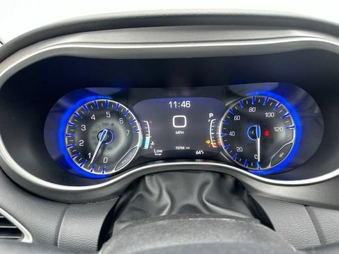 Used 2023 Chrysler Pacifica Touring-L FWD image 38