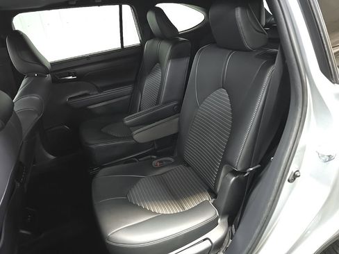 Used 2021 Toyota Highlander XSE AWD/4WD image 32
