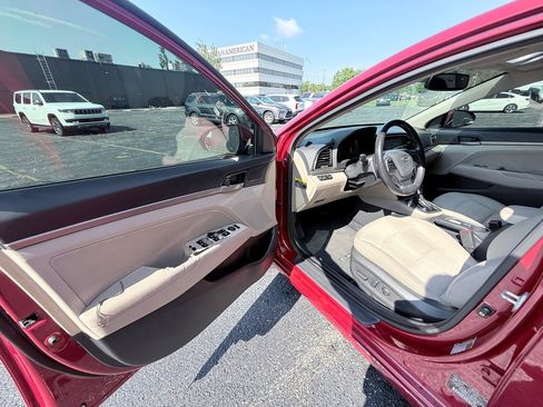 Used 2017 Hyundai Elantra Value Edition FWD image 9
