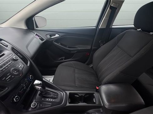 Used 2016 Ford Focus SE w/ SE Cold Weather Package image 23