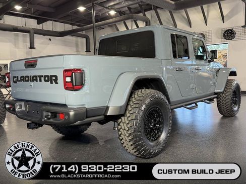 Used 2025 Jeep Gladiator Mojave AWD/4WD image 14