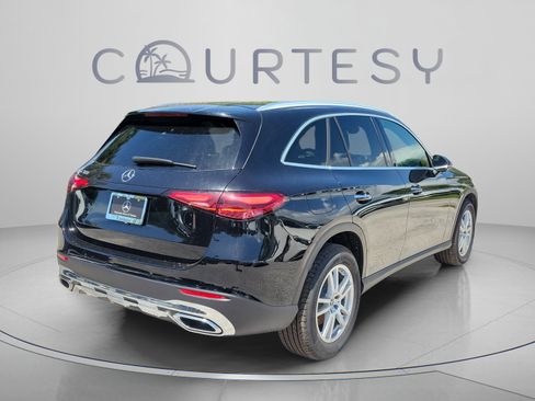 Certified 2025 Mercedes-Benz GLC 300 image 3