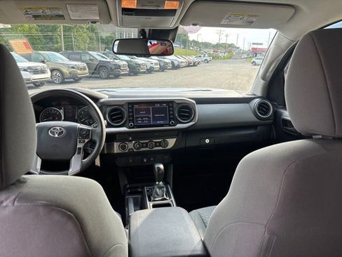 Used 2020 Toyota Tacoma SR5 AWD/4WD image 37